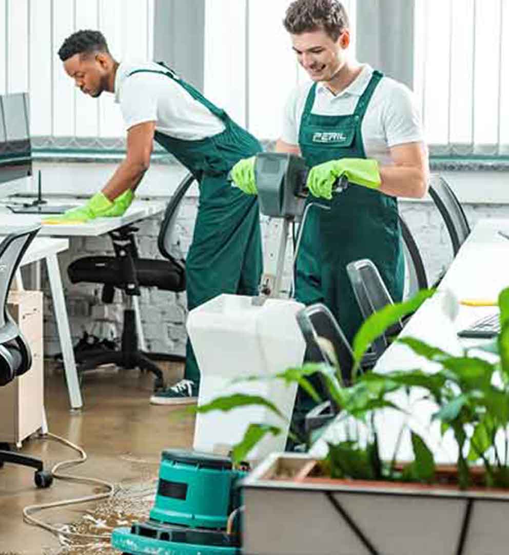 commercial cleaners cleaning office in toronto